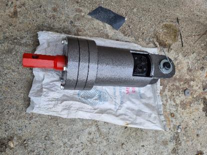 Гидравлические буры, ямобуры, универсальное навесное оборудование, навесное оборудование